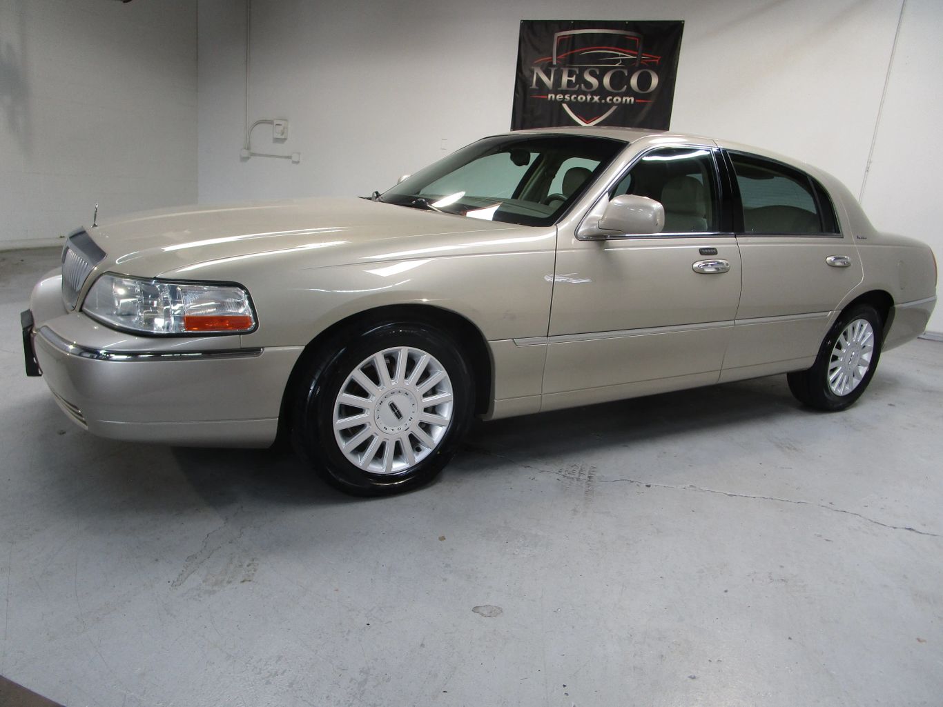 lincoln town car 2005 1LNHM81W75Y603721 image lincoln town car 2005 1LNHM81W75Y603721 image